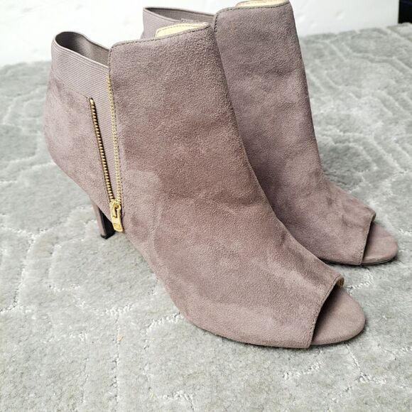 Liz Claiborne SOLSTICE Ankle Boots Womens Size 11M beigy gray peep toe heels - Picture 1 of 14